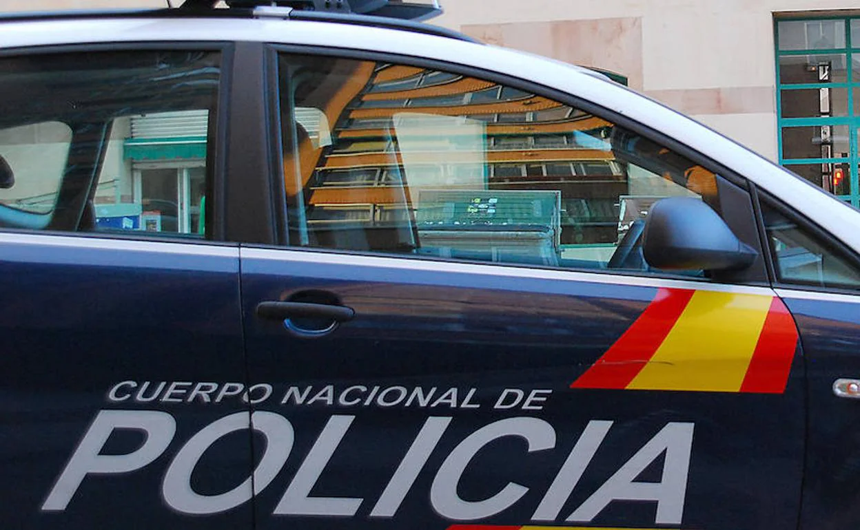 Detienen a un hombre de años por masturbarse ante menores de edad en un club social de